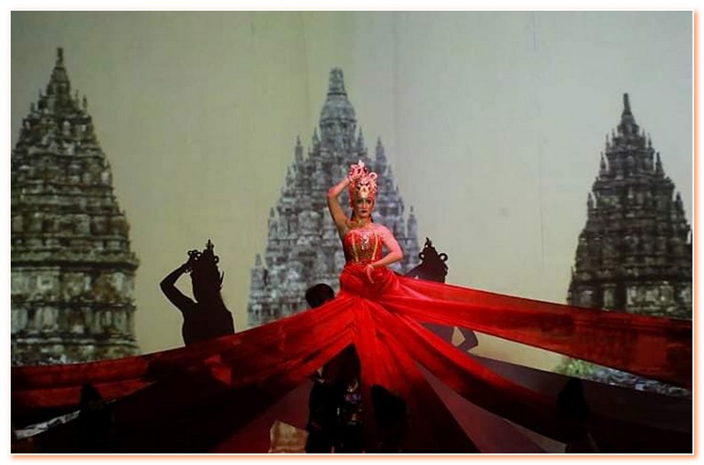 Rara Jonggrang is the charming daughter of King Baka who rules in Prambanan Kingdom.