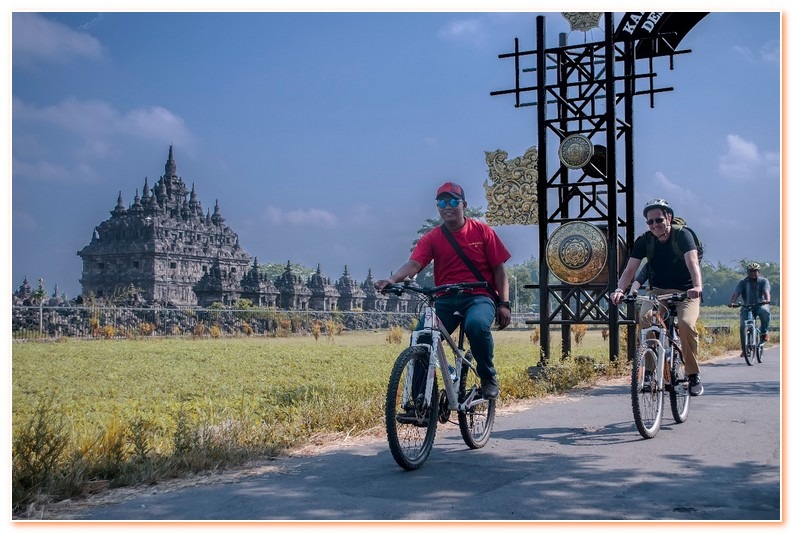 Borobudur Cycling tour and travel